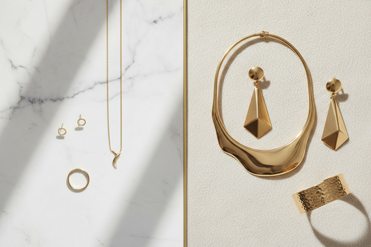 Bijoux minimalistes vs statement pieces : comment trouver son équilibre ?
