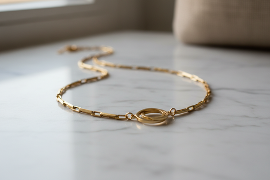 Collier femme acier inoxydable : le bijou tendance qui dure