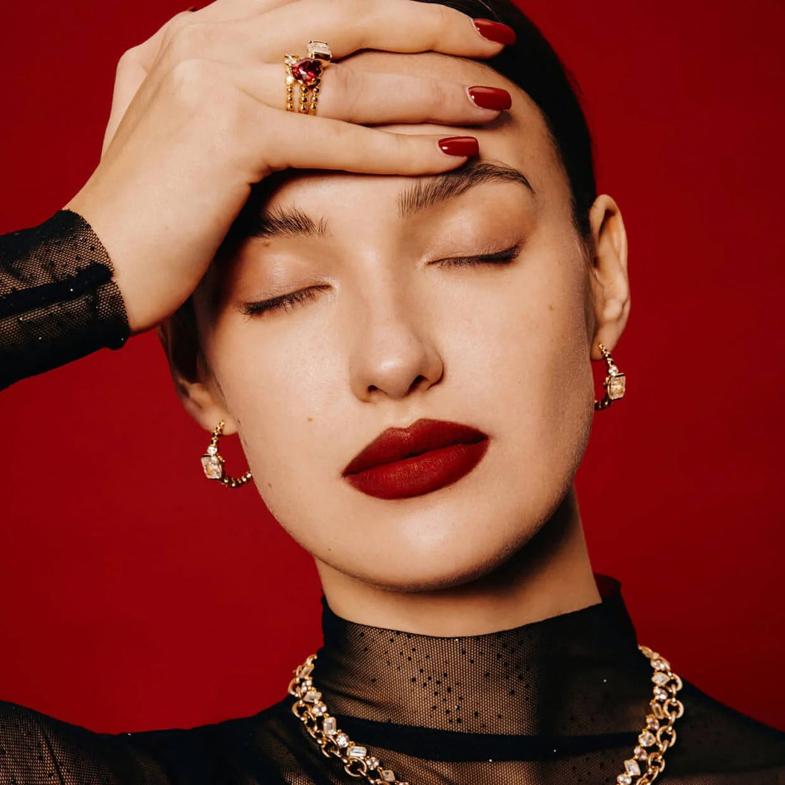 Collier Ras de Cou Femme : Comment le Porter et le Choisir ?