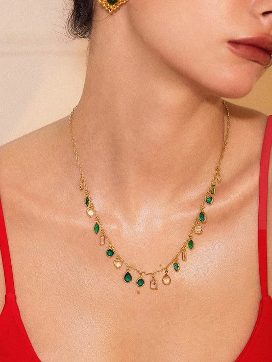 Collier Célestine – Pendentif Larme Verre Vert Bohème | CHIC & PERLES
